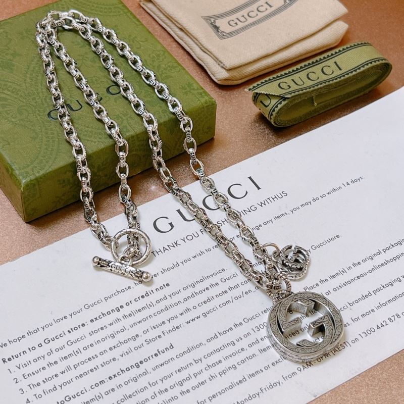 G*u*i necklaces